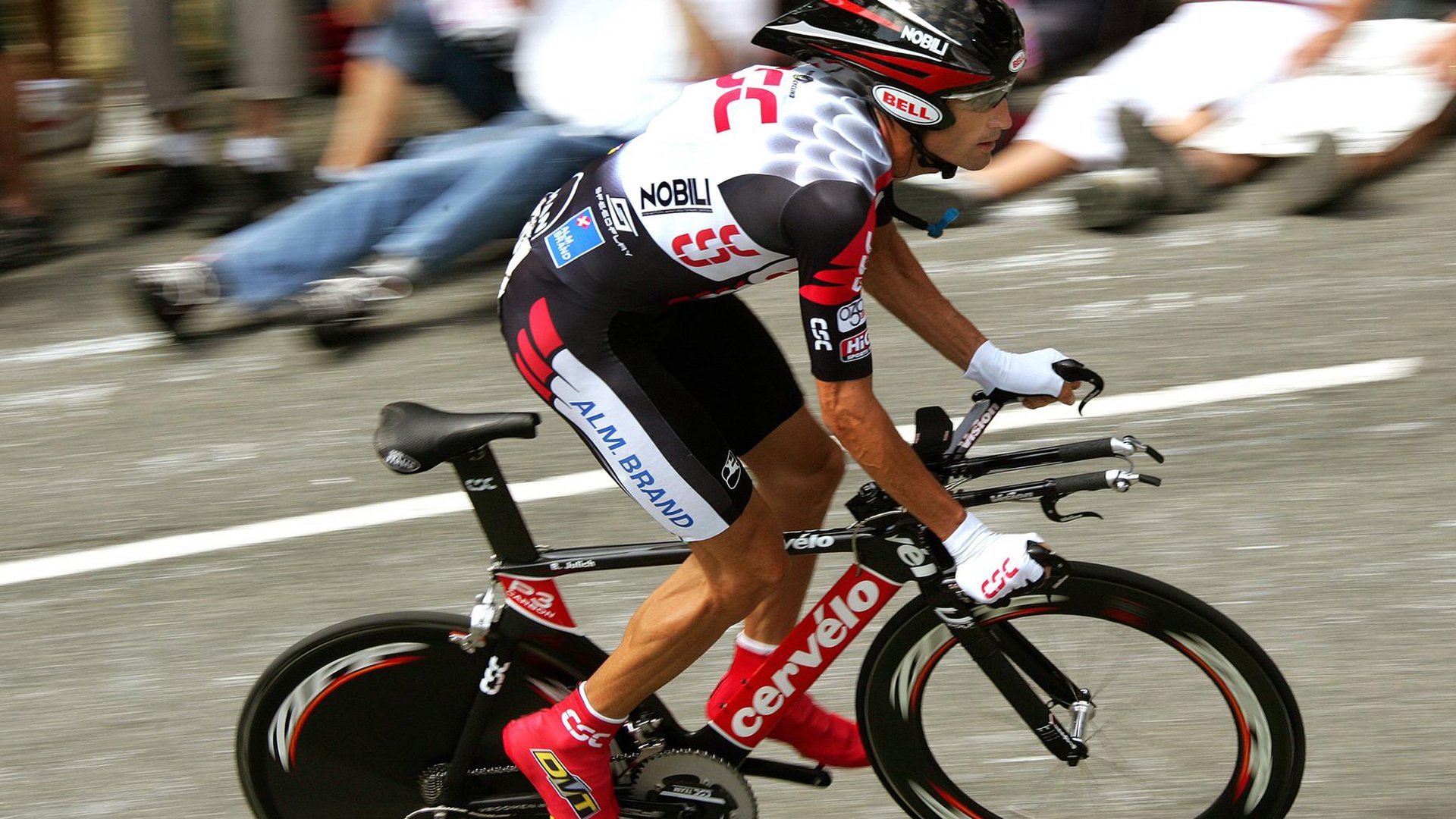 穆古鲁扎在FPX比赛中败北，关键助攻引发热议！